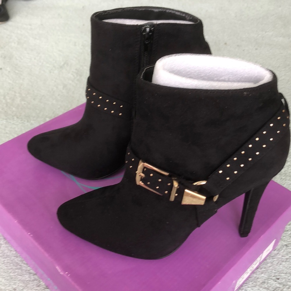 Black ankle heeled boots Size 7 1/2 - Picture 3 of 7
